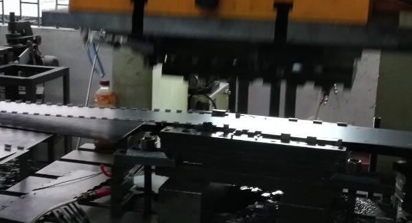 客戶(hù)滿(mǎn)意，長(zhǎng)合頁(yè)，屏風(fēng)合頁(yè)，重型合頁(yè)等東莞合頁(yè)，東莞鉸鏈訂單增多