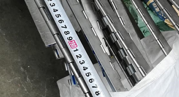 長度3米的不銹鋼長合頁順利完成,東莞廣有五金廠專業(yè)制造東莞合頁，東莞鉸鏈?