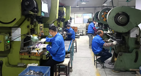 廣有五金火了！阿里實(shí)拍揭秘：好合頁是這樣造出來的|廣有五金&東莞合頁?